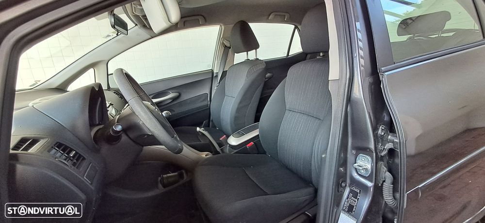 Toyota Auris 1.33 VVT-i - 9