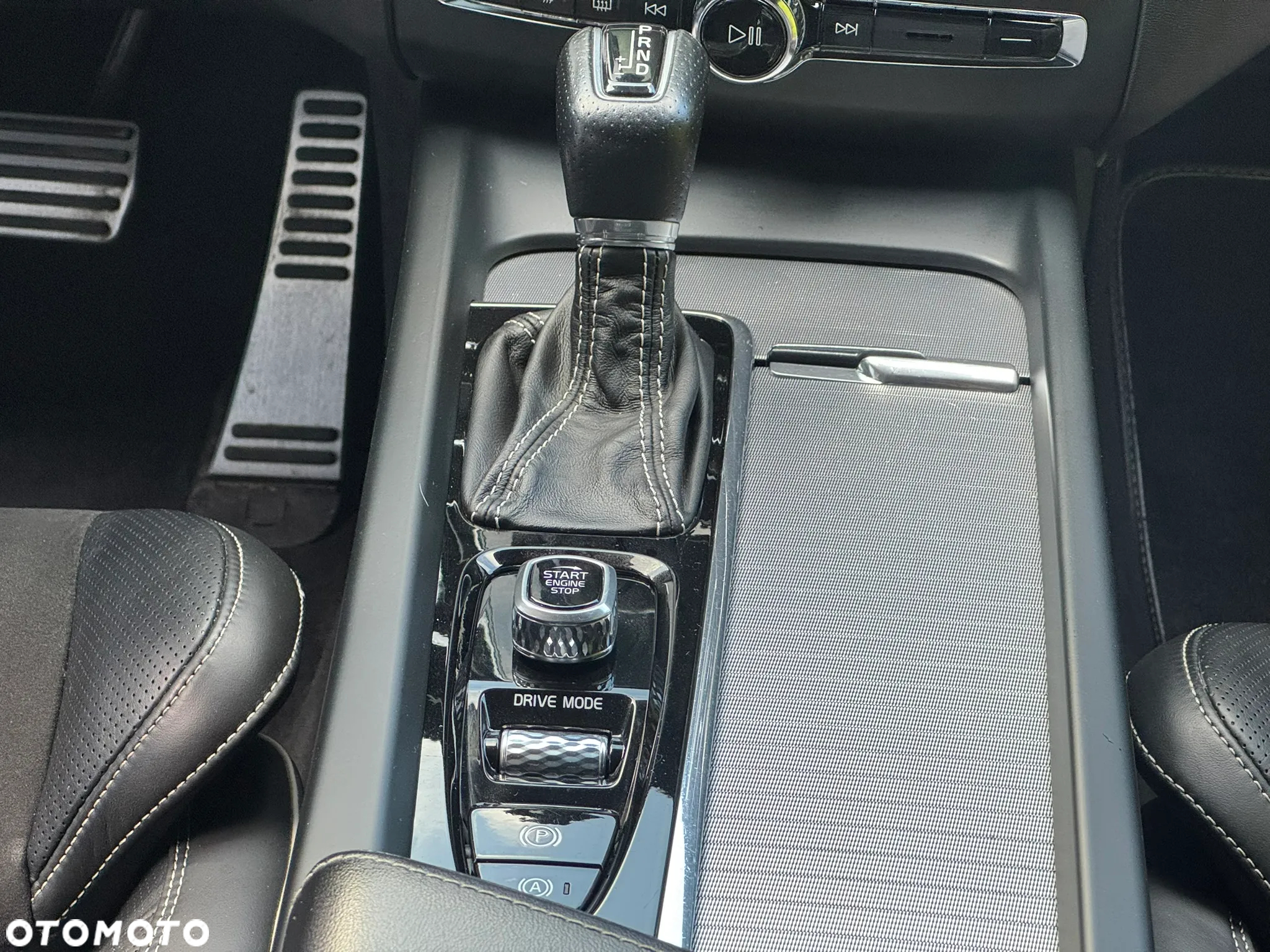 Volvo XC 60 D4 AWD R-Design - 27