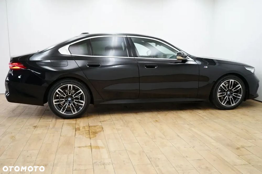 BMW Seria 5 520i mHEV M Sport - 4