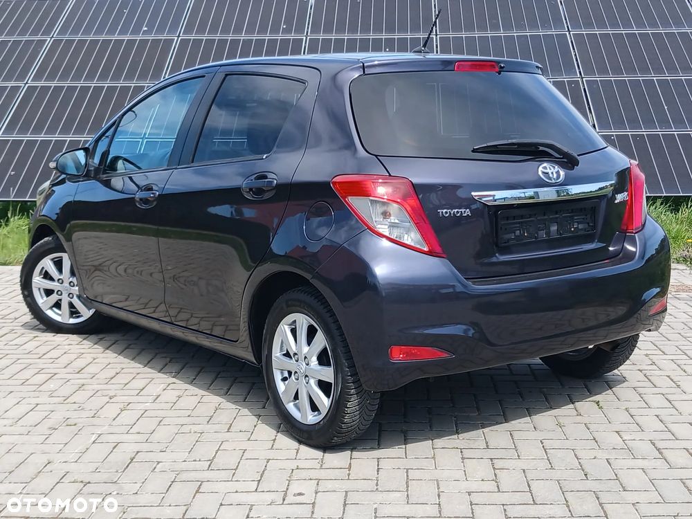 Toyota Yaris 1.33 VVT-i Lounge - 10
