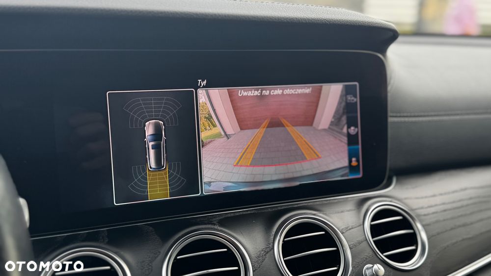 Mercedes-Benz Klasa E 220 d 4-Matic 9G-TRONIC - 36