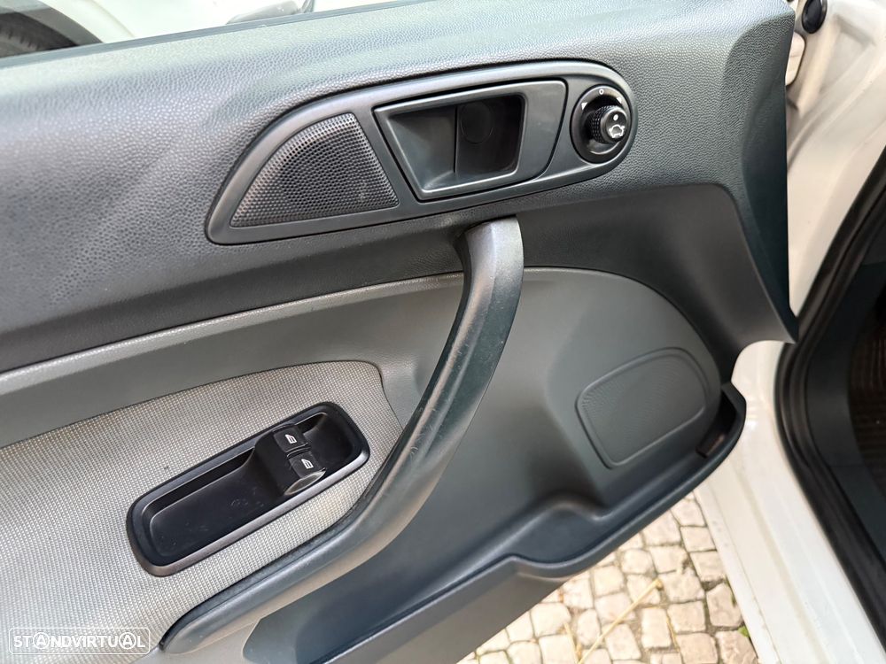 Ford Fiesta 1.4 TDCI Ambiente - 9