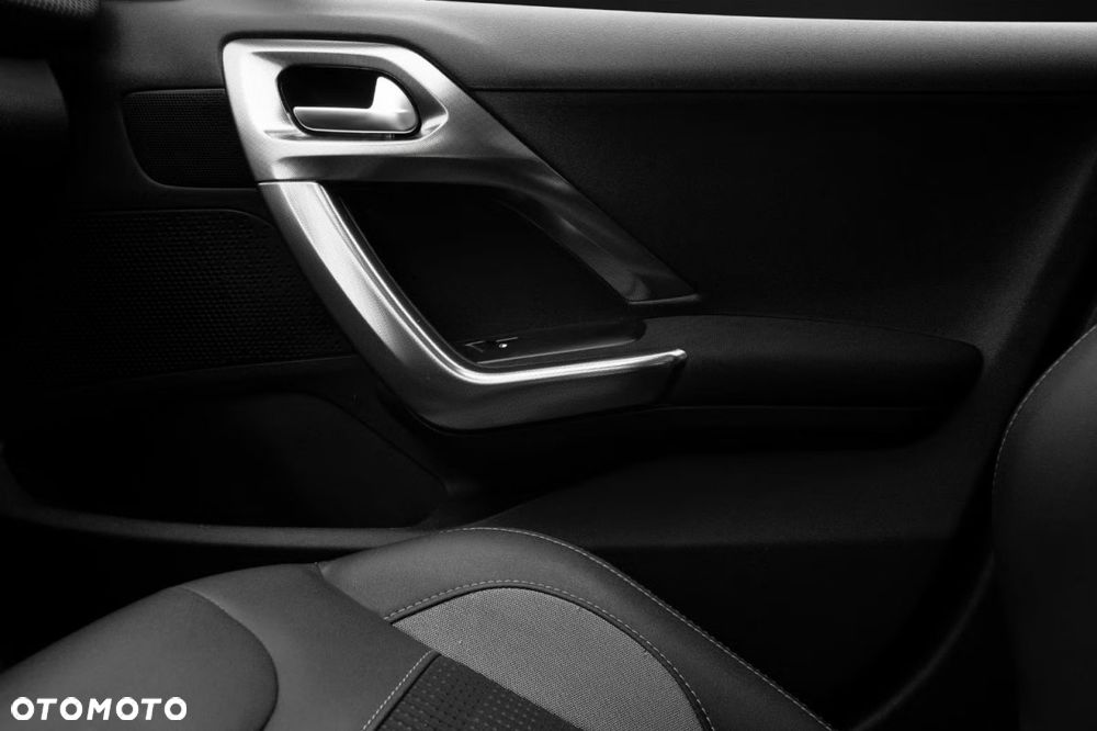 Peugeot 2008 PureTech 110 GPF Stop&Start EAT6 Allure - 13