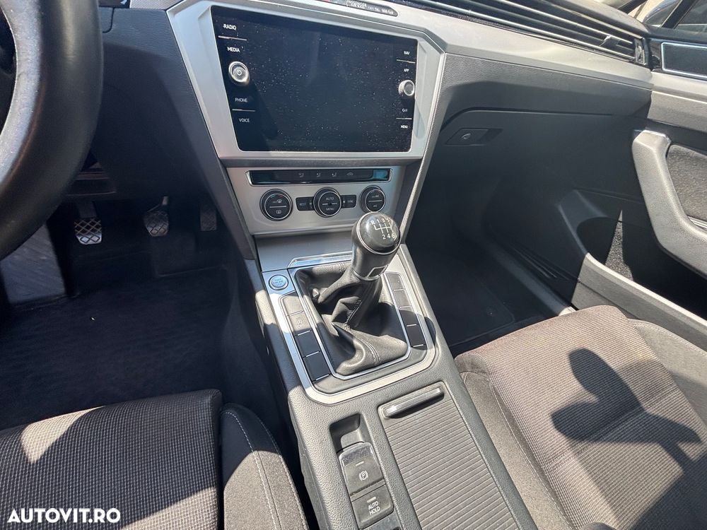 Volkswagen Passat - 13