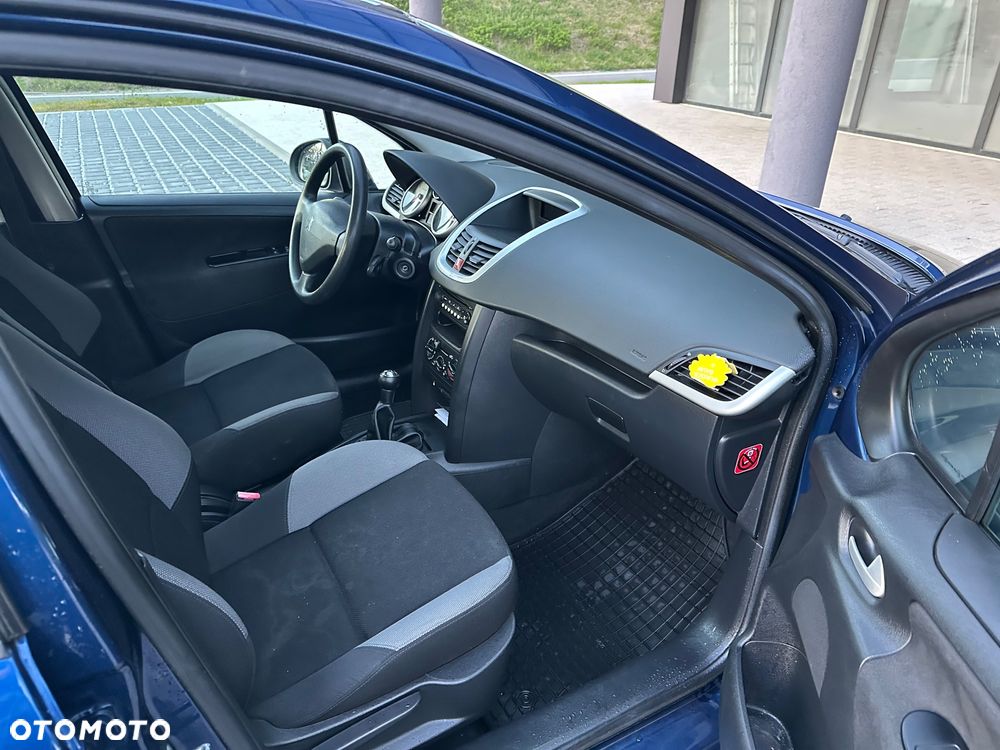 Peugeot 207 1.4 16V Trendy - 12