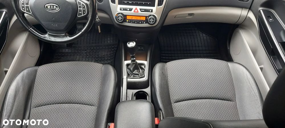 Kia Ceed - 29