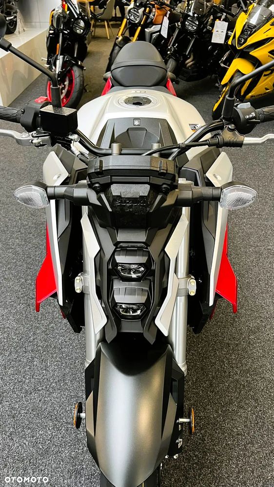 Suzuki GSX - 31