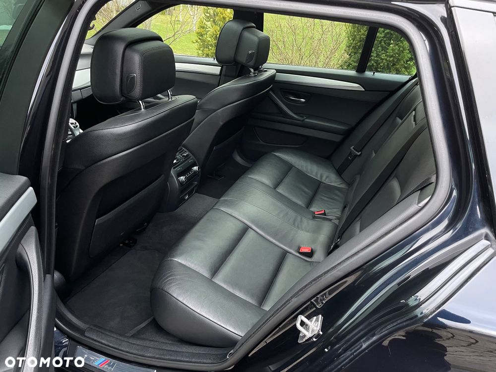 BMW Seria 5 530d xDrive - 14