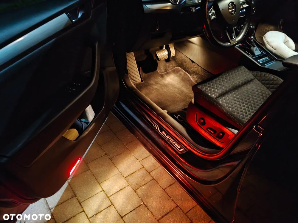 Skoda Superb Combi 2.0 TDI DSG Premium Edition - 33