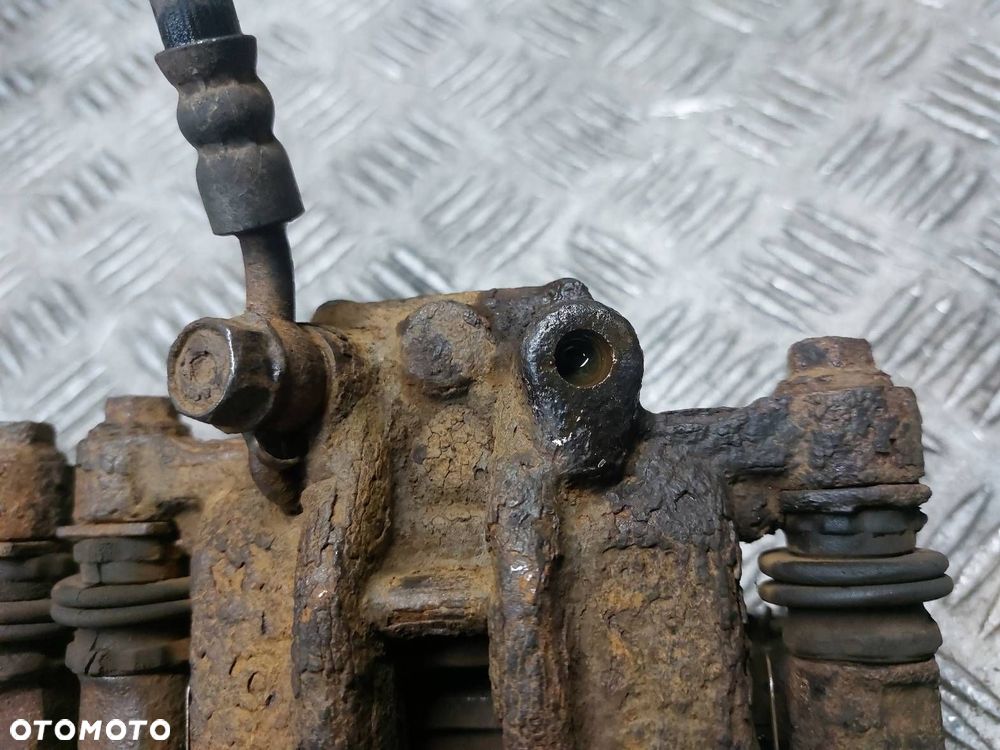 TARCZE HAMULCOWE TYŁ + ZACISKI TOYOTA COROLLA E12 1.6 16V - 8