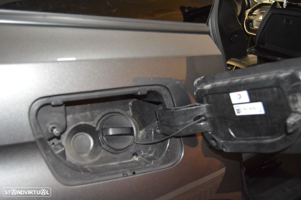 Peugeot 5008 1.2 PureTech Allure EAT6 - 26