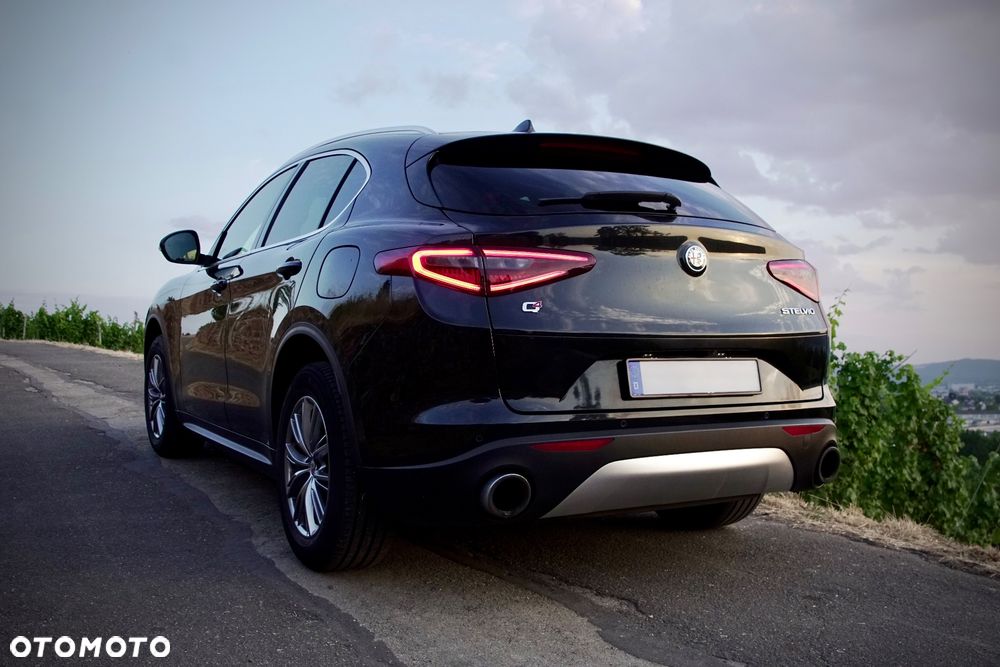 Alfa Romeo Stelvio 2018 photo 2