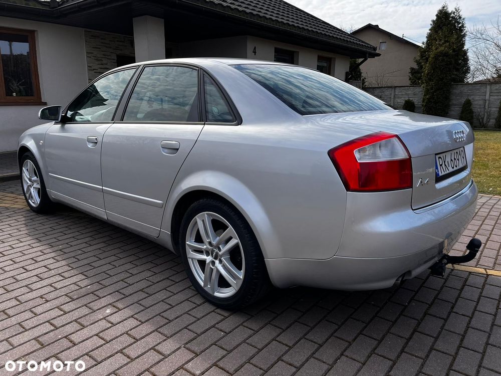 Audi A4 Limousine - 4