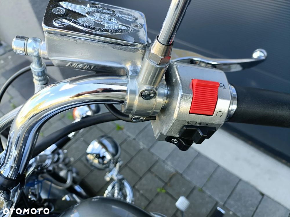 Suzuki Intruder - 18