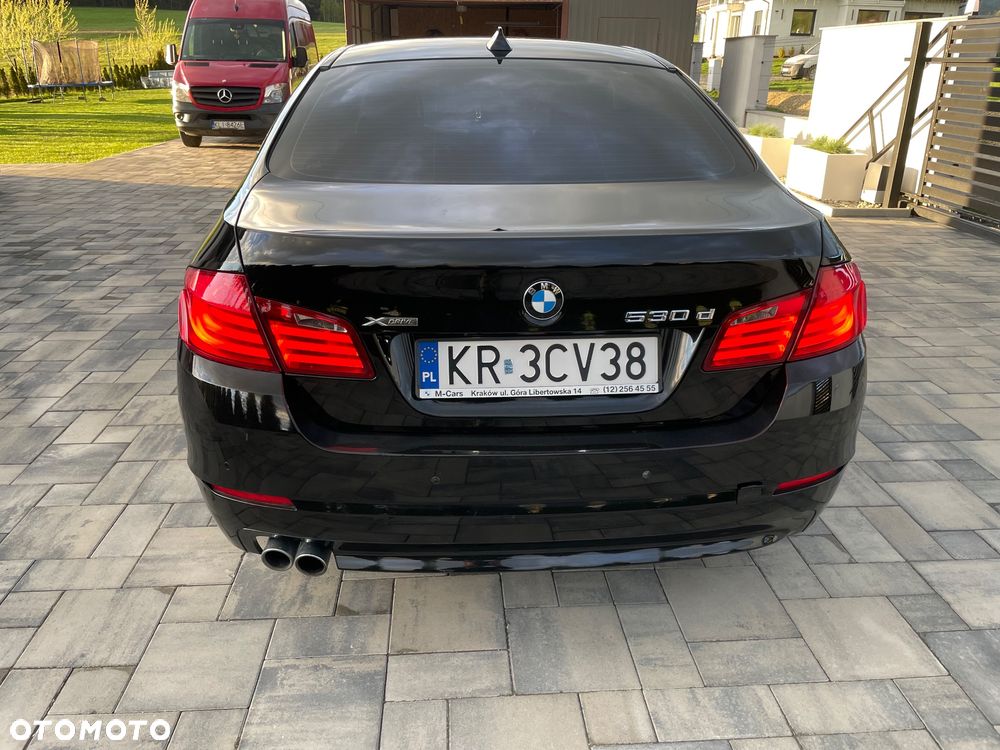 BMW Seria 5 530d xDrive - 7