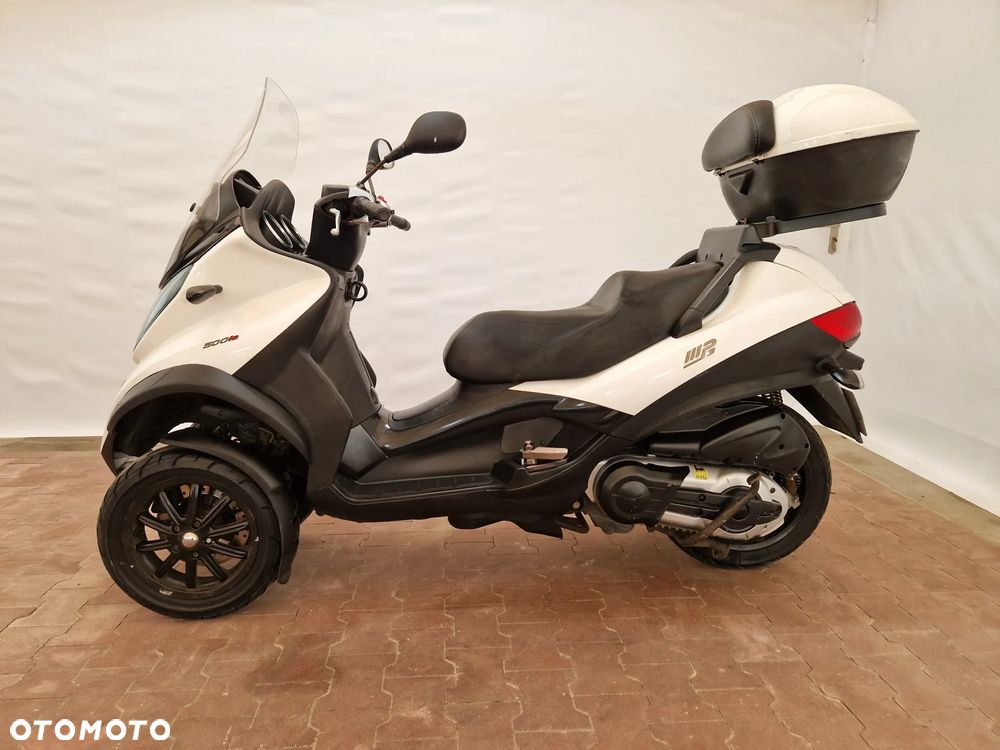 Piaggio MP-3 - 4