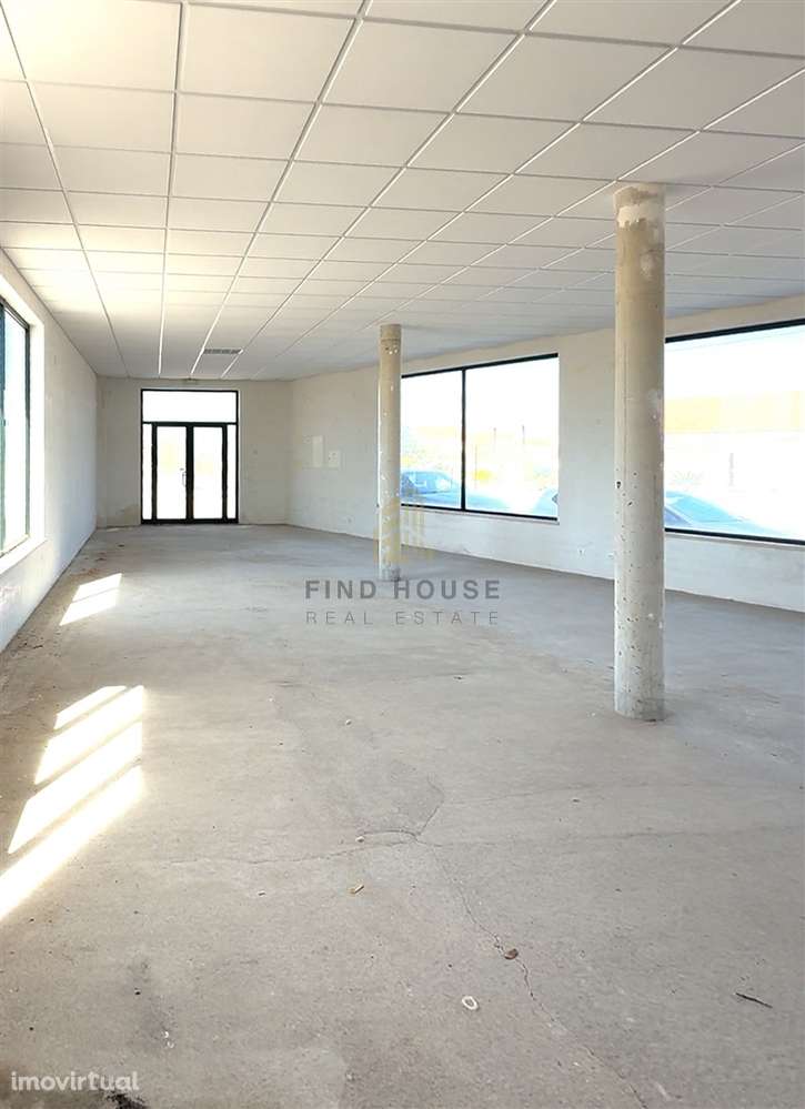 Espaço comercial com uma área de 157.40m2 e amplo logradouro em Fornos - Grande imagem: 4/6