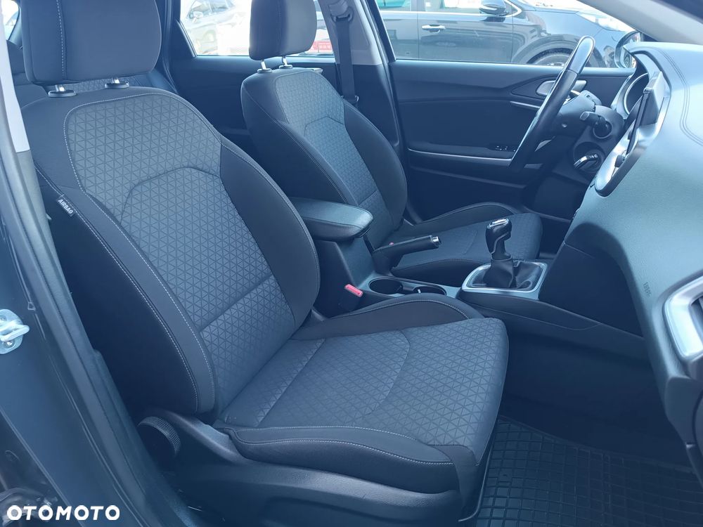 Kia Ceed - 10