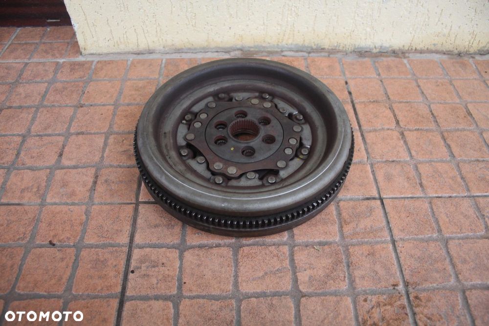 KOŁO ZAMACHOWE AUTOMAT VW PASSAT B6 2.0 TDI DSG JPQ BMR