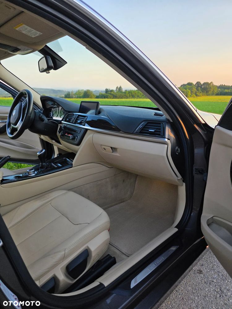 BMW Seria 3 320d xDrive - 13
