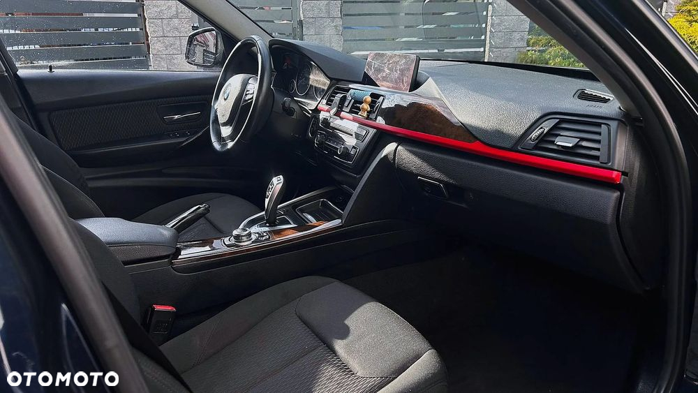 BMW Seria 3 318d Touring Sport Line - 14