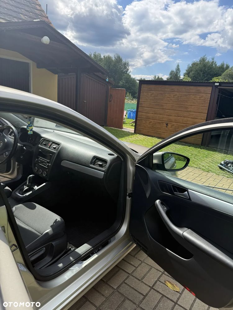 Volkswagen Jetta 1.6 TDI Highline DSG - 14