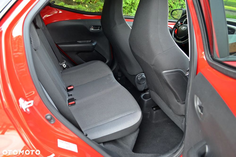 Toyota Aygo x.shift x-play connect - 27