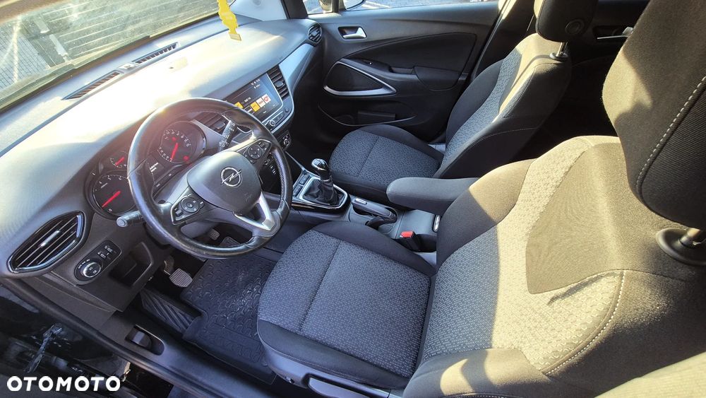Opel Crossland X 1.2 T Design Line S&S - 10