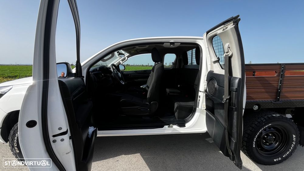 Toyota Hilux 2.4 - 10