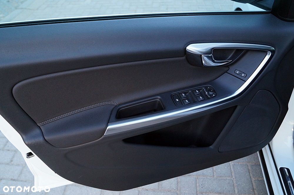 Volvo V60 D4 Edition Pro - 38