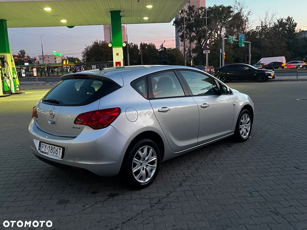 Opel Astra 2011 photo 5