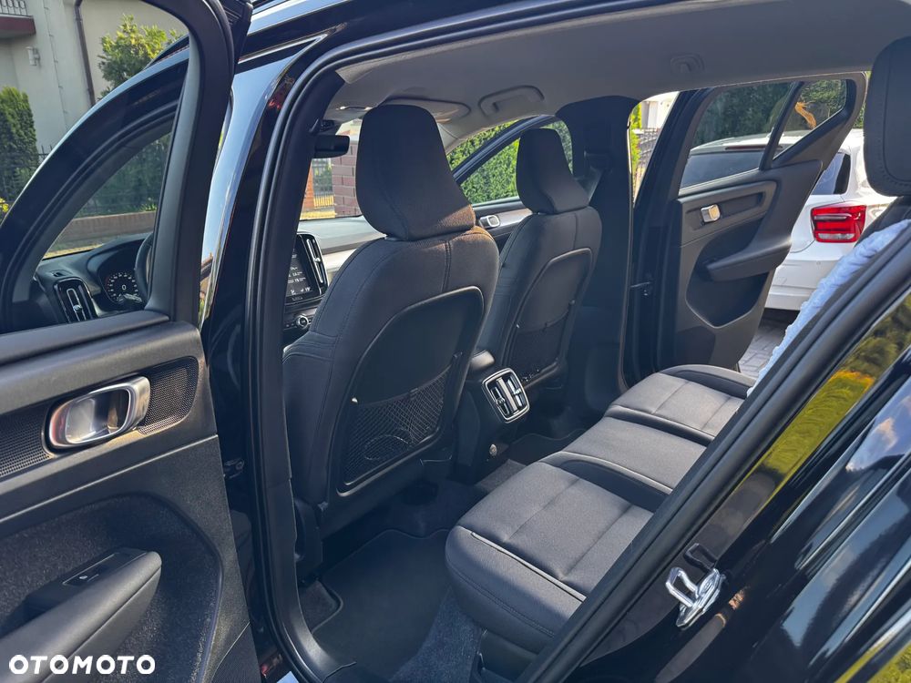 Volvo XC 40 T3 Geartronic Momentum Pro - 16