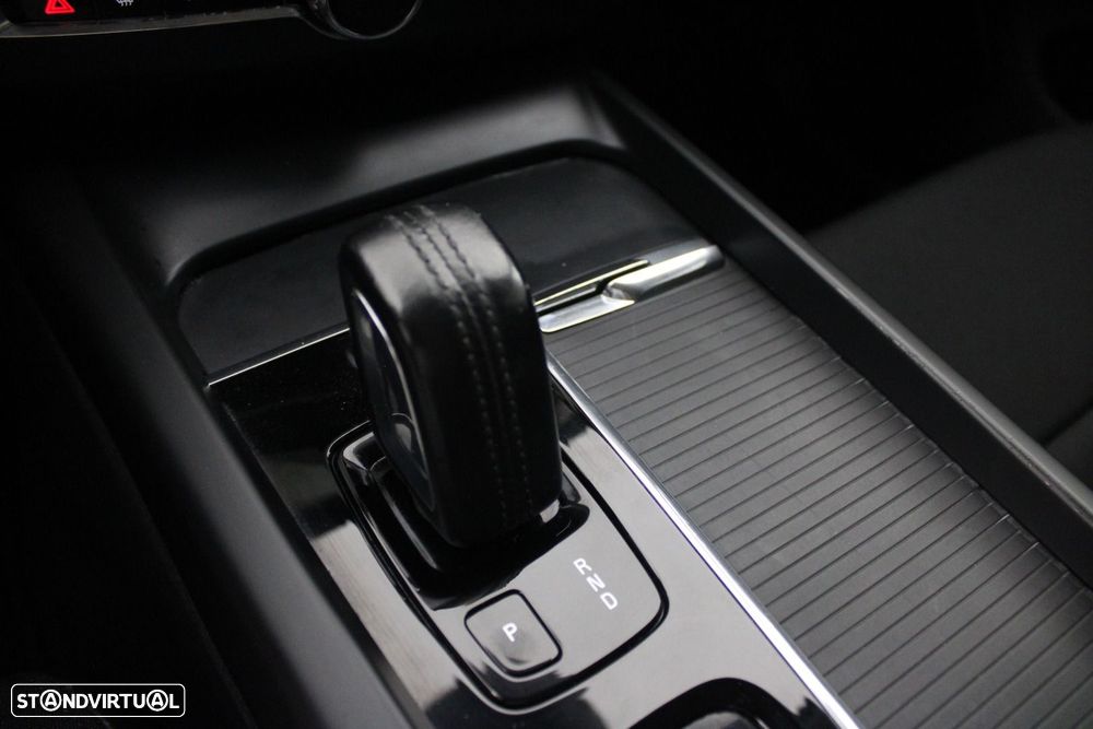 Volvo XC 60 2.0 T8 PHEV Momentum AWD — fotografia 22