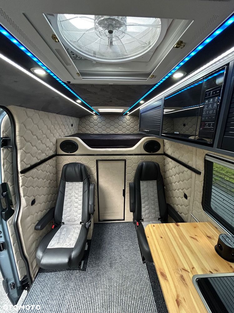 Mercedes-Benz Sprinter Long BASE 9G-Tronic 907.235 - 12