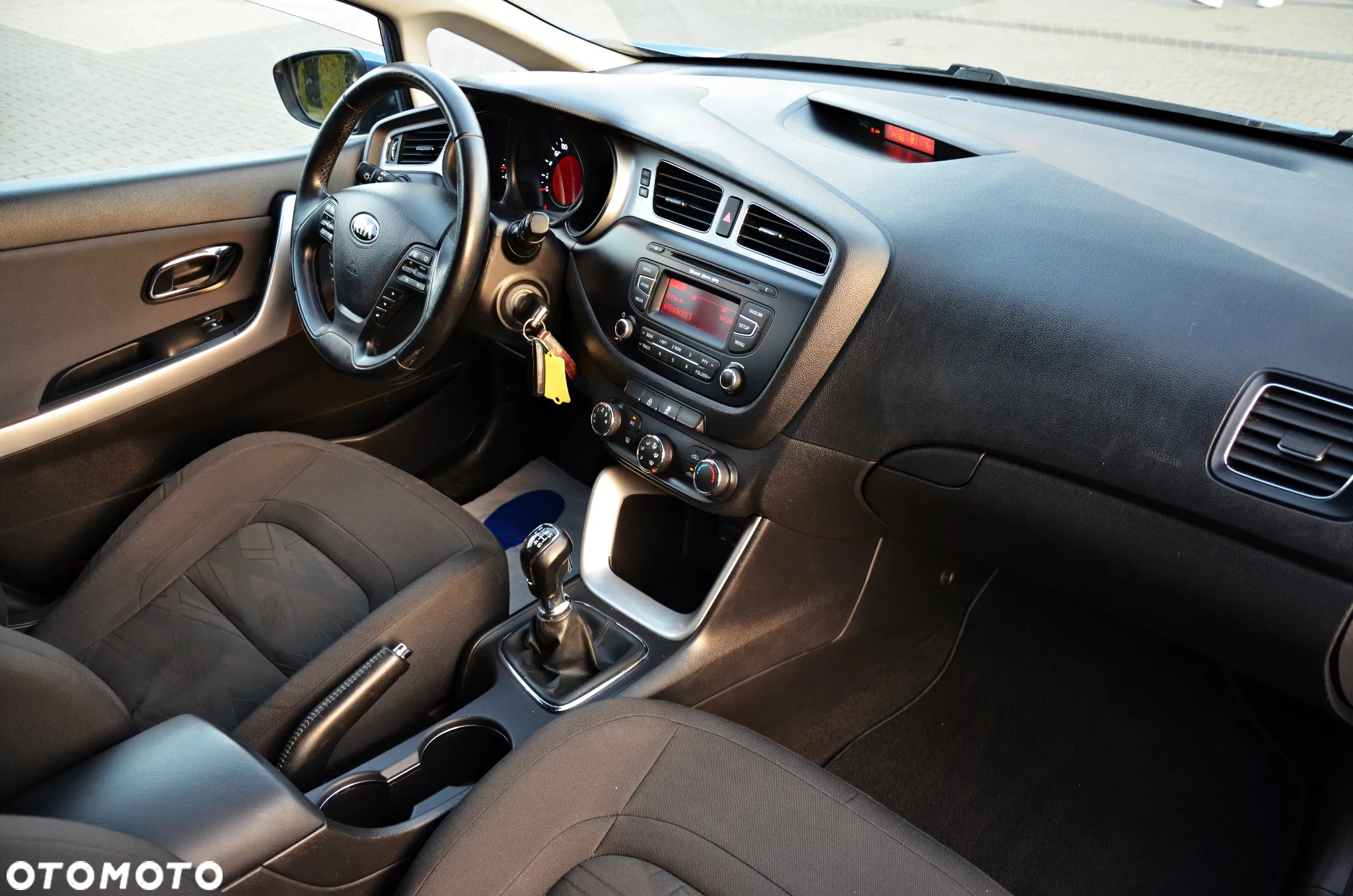 Kia Ceed - 33