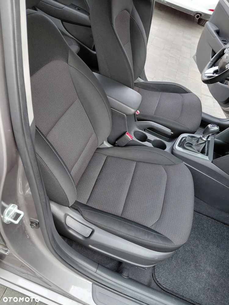 Hyundai Elantra 1.6 Classic Plus - 9