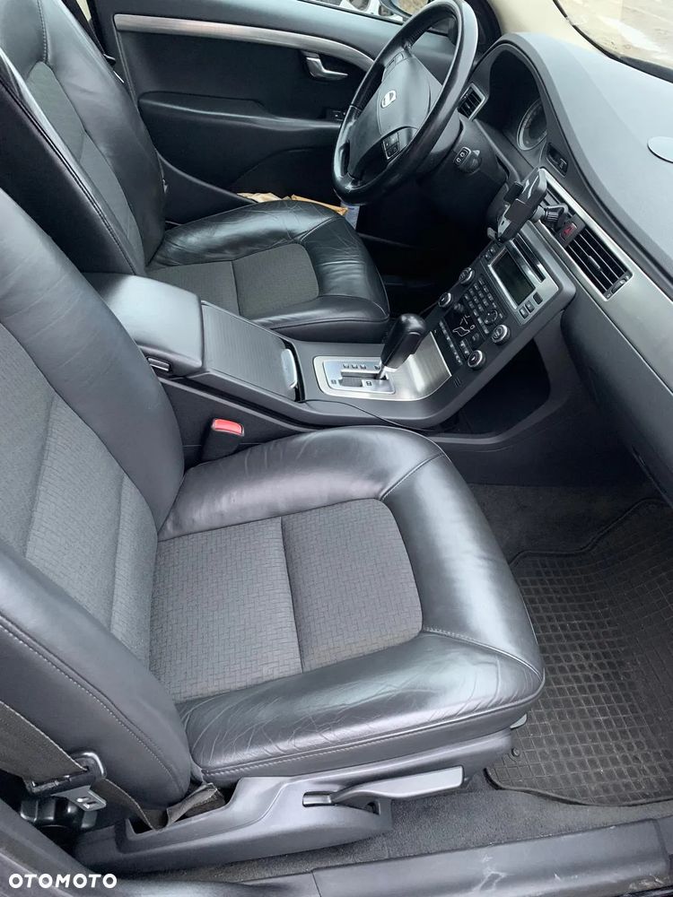 Volvo V70 D5 Momentum - 17