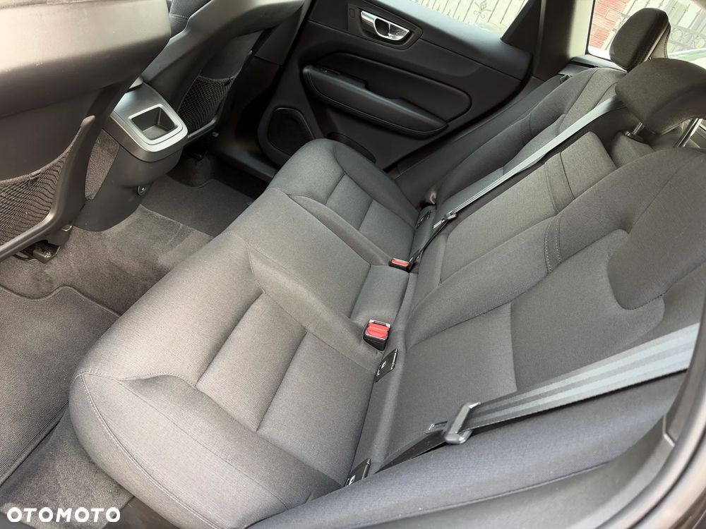 Volvo XC 60 B4 B Momentum Pro - 31