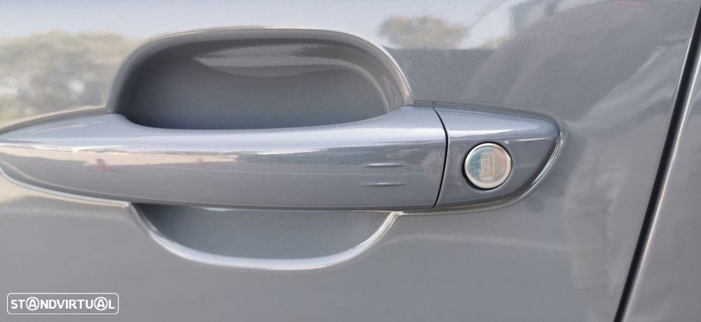 Peugeot e-2008 54 kWh Allure — fotografia 17