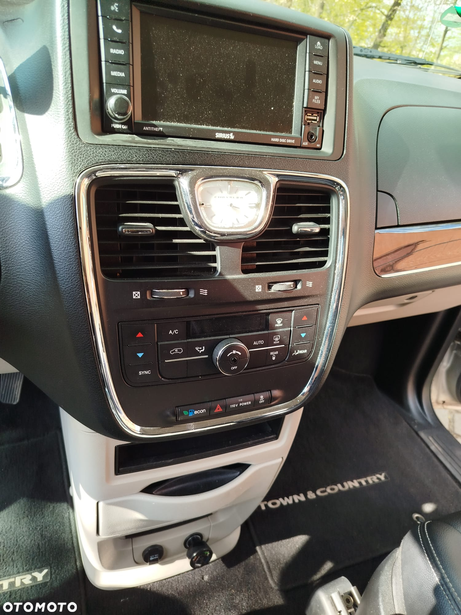 Chrysler Town & Country 3.6 Limited - 15
