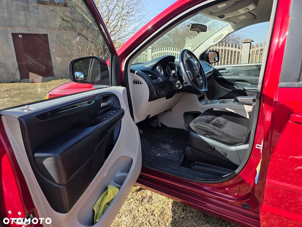 Dodge Grand Caravan - 11