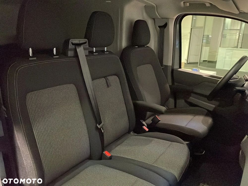 Volkswagen Transporter Furgon "L silnik: 2,0 l TDI 150 KM automatyczna r. o.: 3500 mm, 5 osób - 11