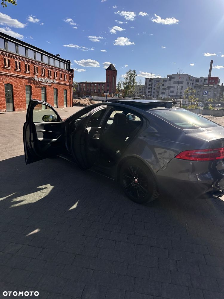 Jaguar XE 20d R-Sport - 24