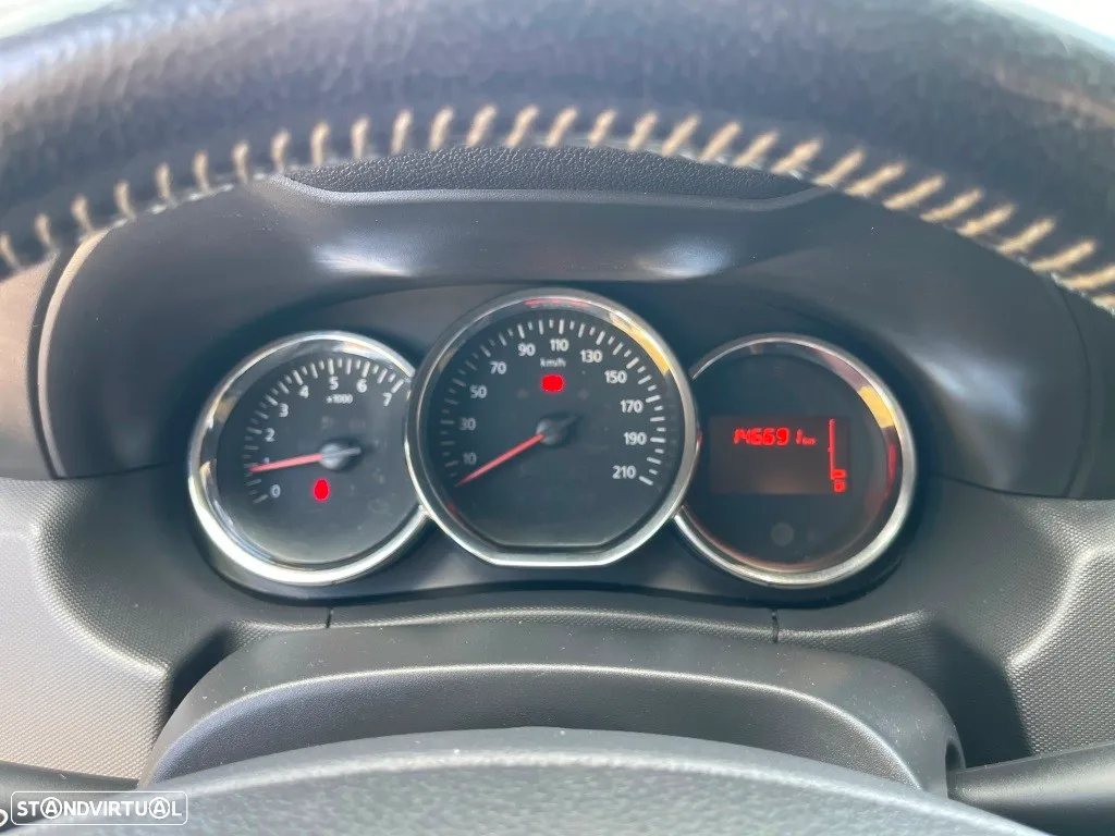 Dacia Duster 1.5 dCi SL Urban Explorer - 29