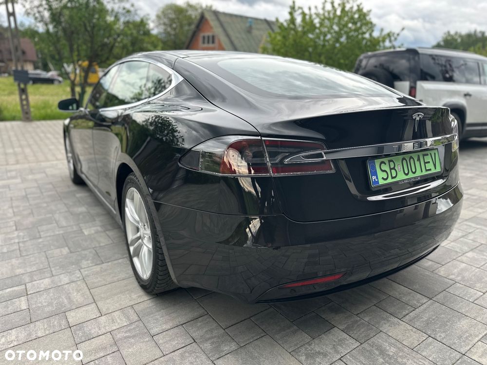 Tesla Model S - 12