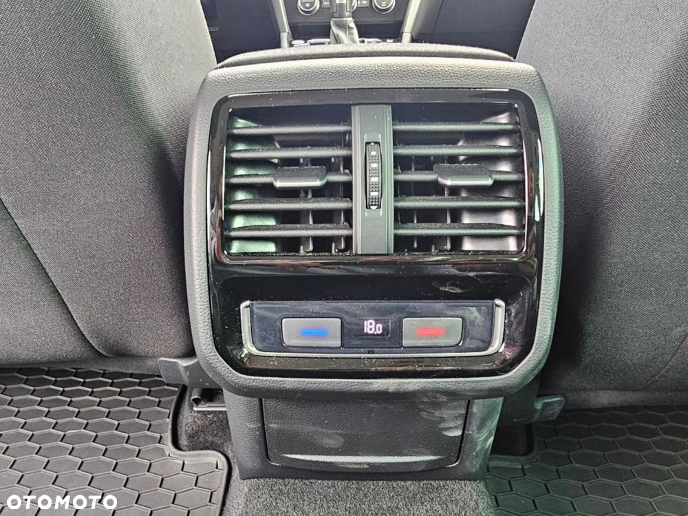 Volkswagen Passat - 25