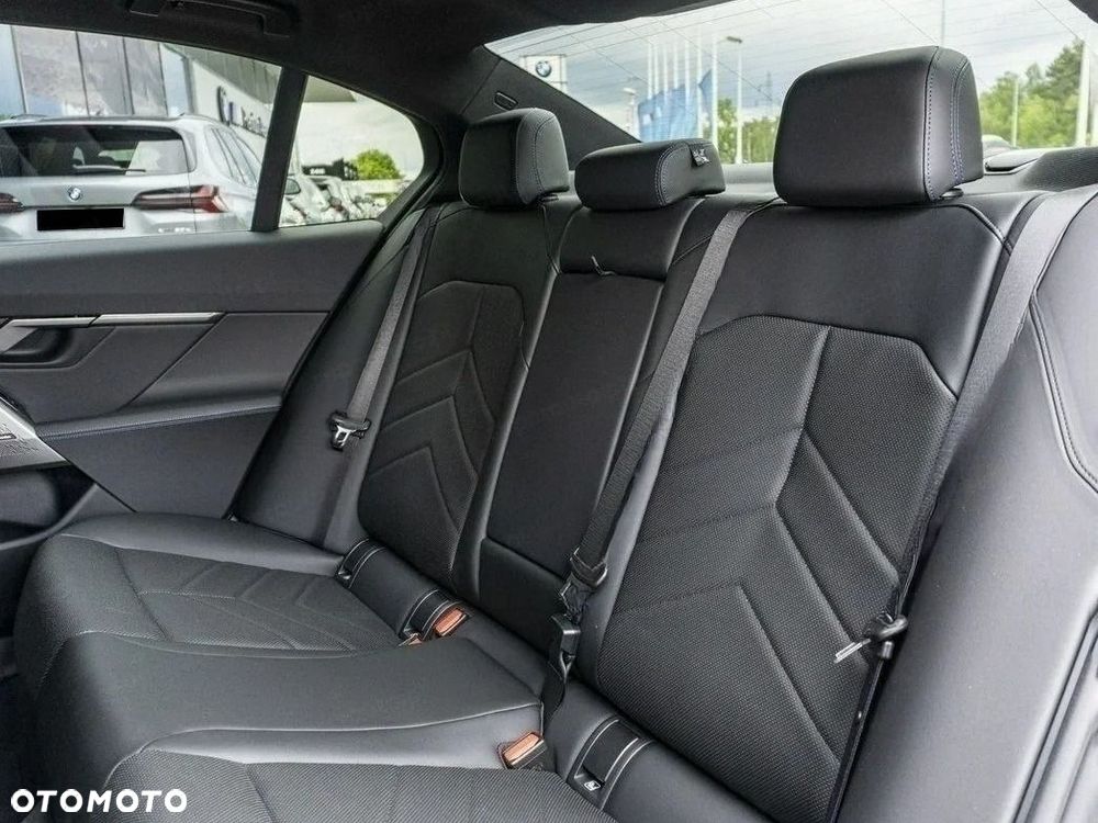 BMW Seria 5 520d xDrive mHEV M Sport - 16