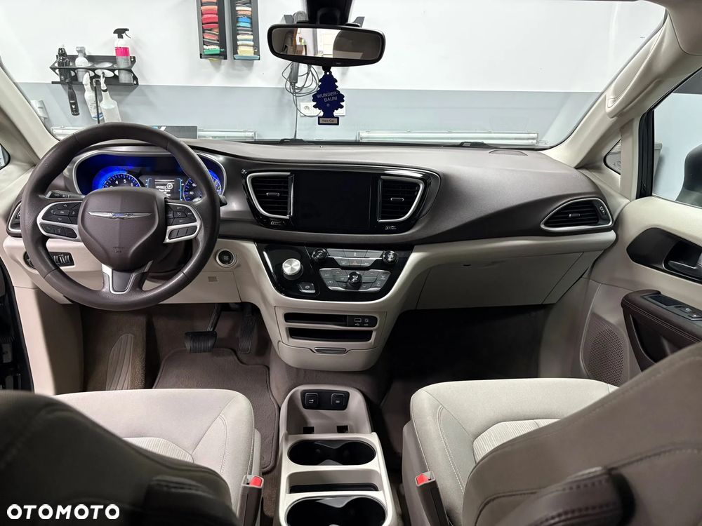 Chrysler Pacifica - 9