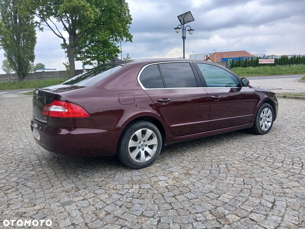 Skoda Superb 2.0 TDI DPF Elegance - 22