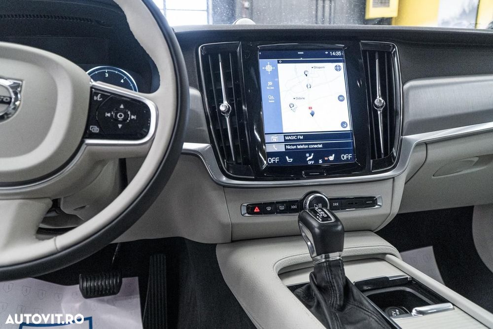 Volvo V90 D3 Geartronic Momentum Pro - 33
